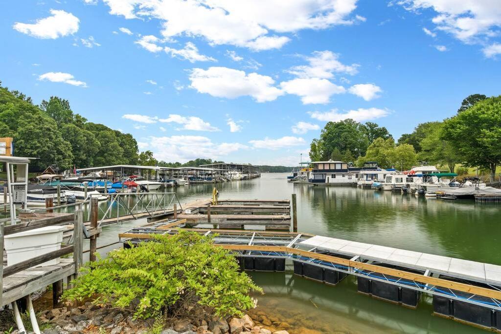 Cozy Lake Home - Jacuzzi King Bed Marina Access Mooresville Bagian luar foto