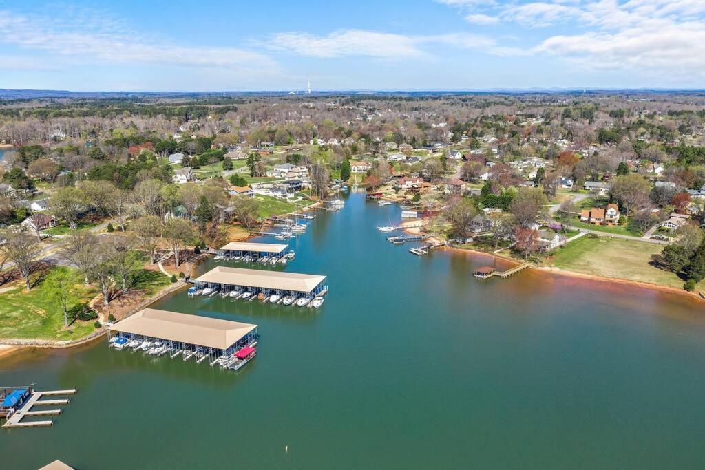 Cozy Lake Home - Jacuzzi King Bed Marina Access Mooresville Bagian luar foto